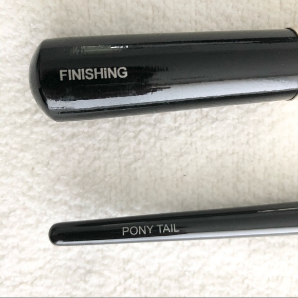 Laura Mercier Brush Set (Finishing, Pony Tail) - Picture 3 of 3